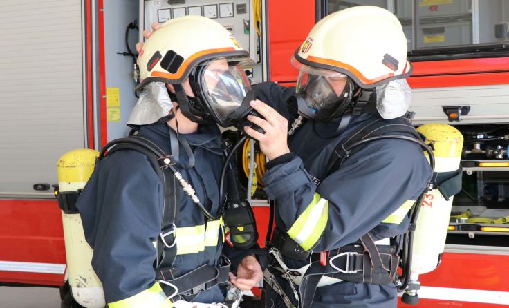 Bei der Atemschutzgeräteträgerausbildung im Feuerwehrhaus in Hagenberg