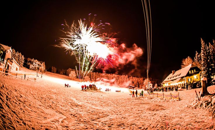 Das große Feuerwerk bildet den Abschluss eines erlebnisreichen Abends. Foto: Karl Wiesinger