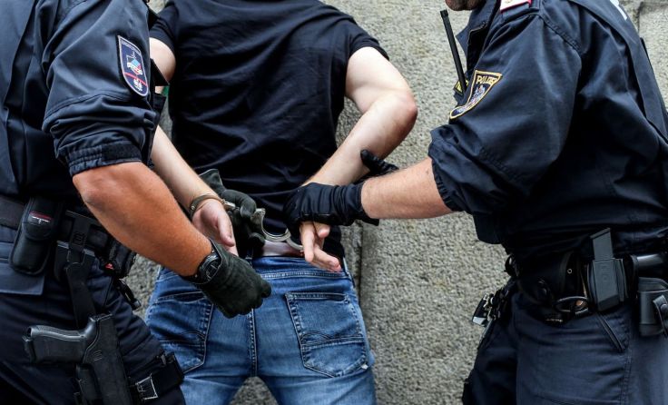 Der 31-Jährige wurde vorläufig festgenommen. Symbolfoto: Weihbold