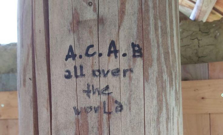 A.C.A.B. meint "All Cops Are Bastards" Foto: privat
