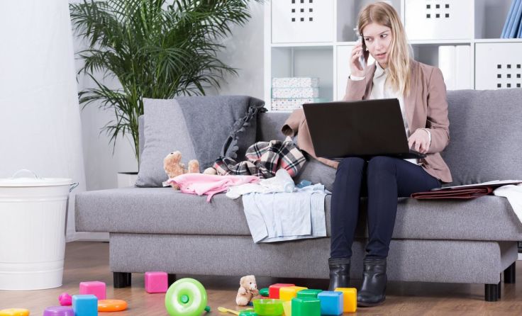 Viele Frauen arbeiten in der Krise rund um die Uhr. Foto: Photographee.eu/Shutterstock.com