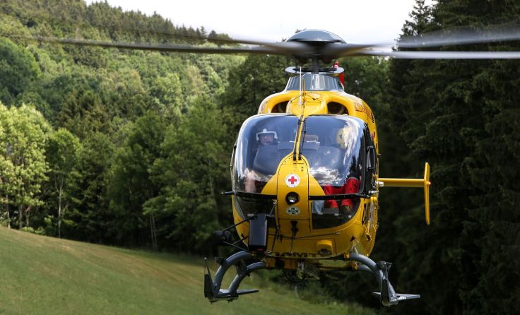 Der Verletzte wurde mit dem Rettungshubschrauber zum AKH Linz geflogen. Foto: Weihbold
