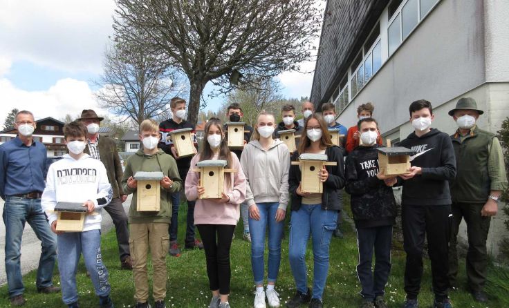 Die Schüler waren im Werkunterricht sehr fleißig, was auch die Jägerschaft freut. Foto: privat