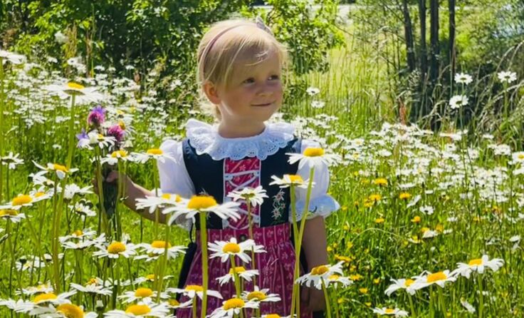 Willibald Pilz' kleine Nachbarin Pia Blumenmädchen-Paradies (Foto: Schimpl)