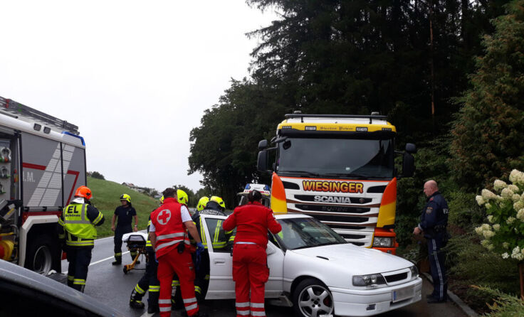 Die FF Schönau barg den Unfalllenker. (Foto: privat)