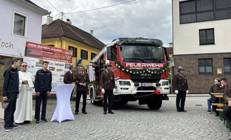 Segnung des neuen Rüstlöschfahrzeugs der Feuerwehr Tragwein (Foto: FF Tragwein)