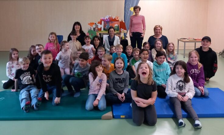 Die Hortkinder freuten sich über den Besuch von Leonora Leitl. (Foto: Kinderfreunde)