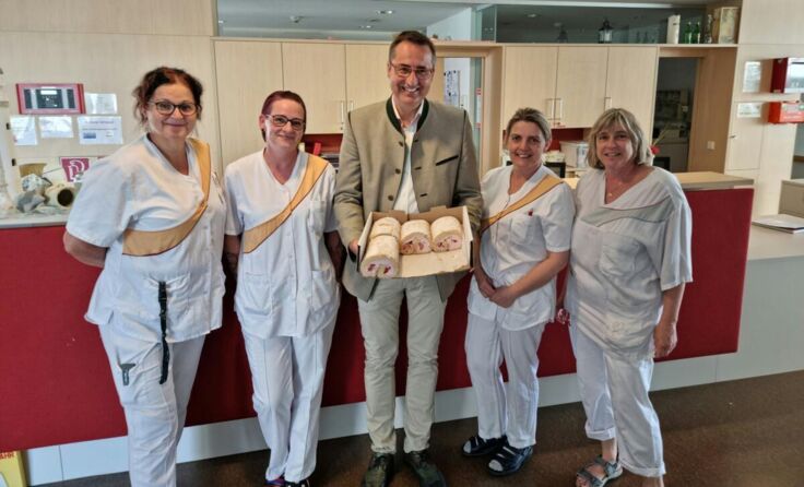 ÖAAB-Bezirksobmann Max Oberleitner beim Besuch im SHV-Pflegeheim in Perg (Foto: ÖAAB Perg)