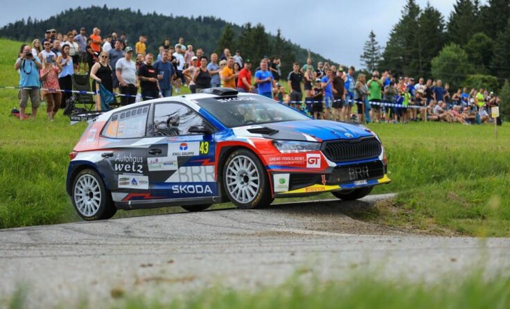 Julian Wagner/Hanna Ostlender am Weg aufs Podium bei der Rallye Weiz (Foto: BMP Motorsportfotos)