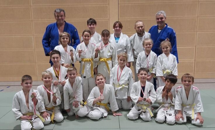 Der erfolgreiche Luftenberger Nachwuchs beim Turnier in Schörfling (Foto: Judo ASKÖ Luftenberg)