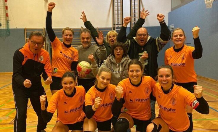 Siegreiche Faustball-Damen aus Münzbach (Foto: SU Münzbach)