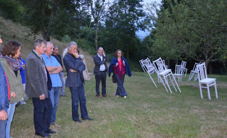Staunende Besucher bei Landart 2015