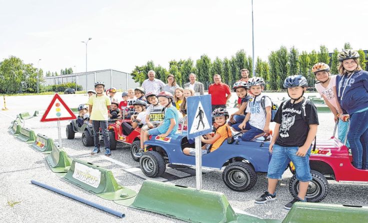 Die Kinder hatten großen Spaß beim Ausprobieren der Miniautos. Foto: Gunskirchen 