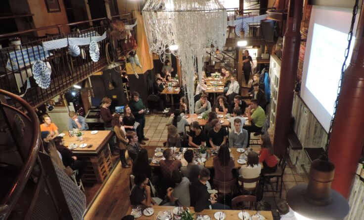 rund 70 Schülervertreter aus Linz tauschten sich beim gemeinsamen Brunch im Linzer Josef aus
