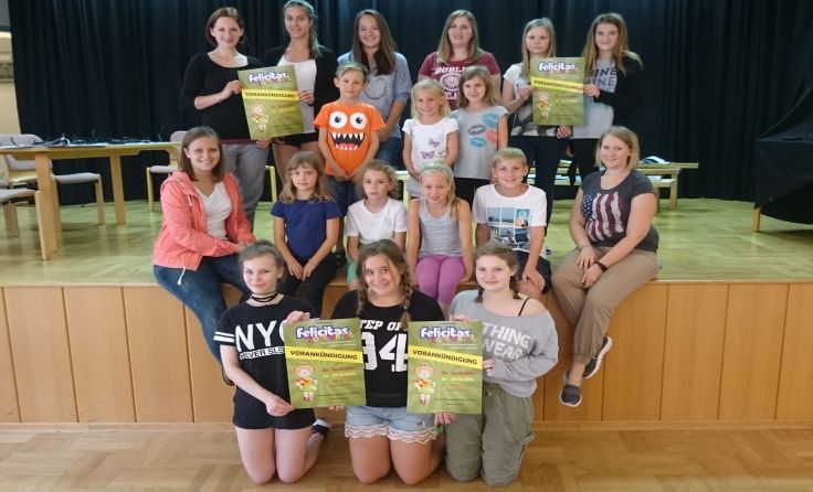 Die Kinder führen das Musical "Felicitas Kunterbunt" auf.