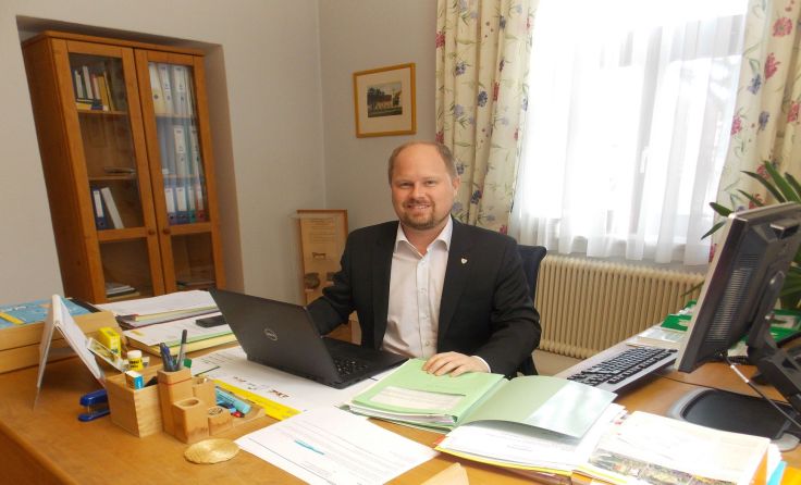 Der neue Bürgermeister bei der Arbeit