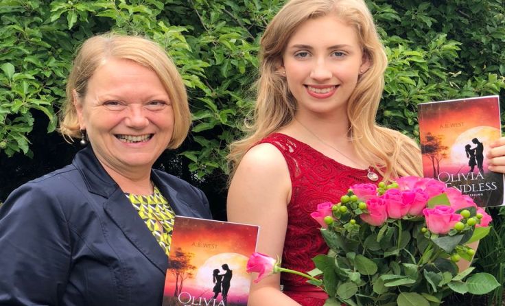 Vizebürgermeisterin Heide Lamberg mit Angelika Buschka