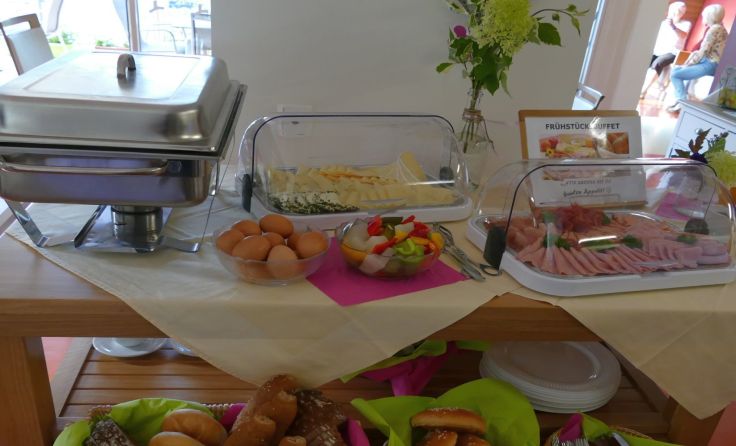 Das reichhaltige Frühstücksbuffett