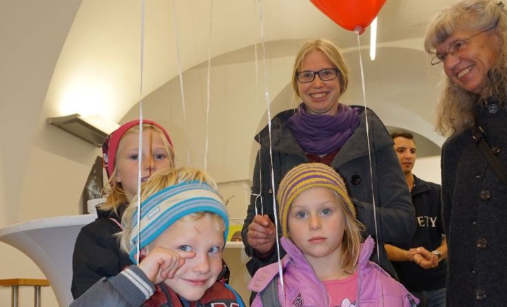 Luftballons, Pez-Spender mit Sparefroh und vieles mehr gab's für die jüngsten Sparer.