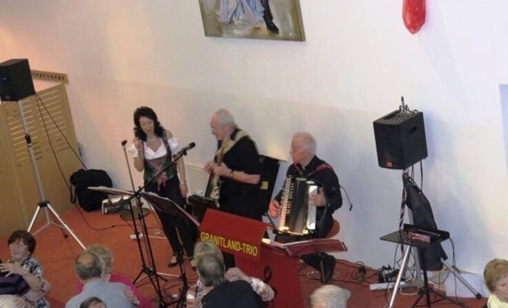 Das Granitland Trio spielt auf