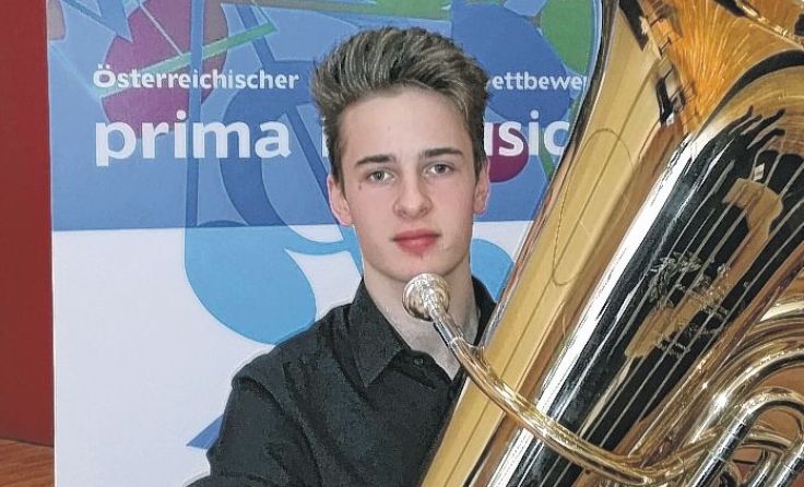 Thomas Prinz erhält 1500 Euro, um seine musikalische Ausbildung zu sichern. (Foto: LMS Grein)