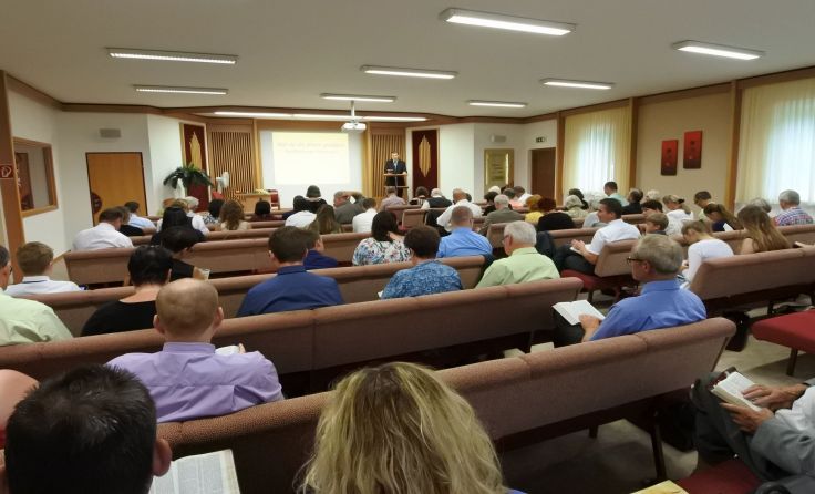Der Königreichssaal der Zeugen Jehovas in St. Valentin ist immer gut besucht (Foto JZ)