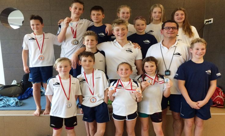 Mannschaft des SVV beim Weihnachtsschwimmen in Braunau