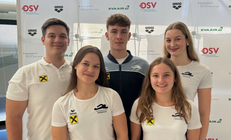 Das SVV-Team bei den Kurzbahnstaatsmeisterschaften in Graz mit Trainer Tarik Dautovic (links)