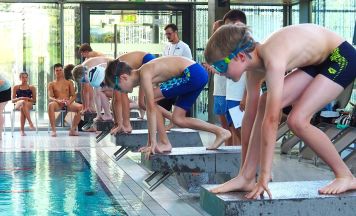 Stadtmeisterschaften 2026: Starke Leistungen im Hallenbad Vöcklabruck