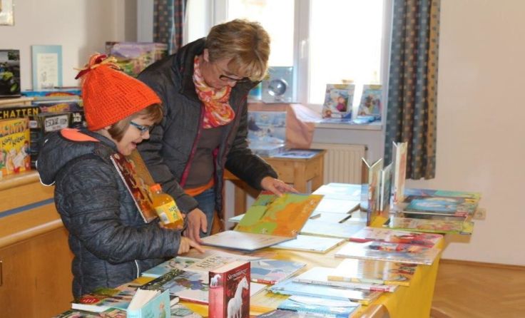 Buchausstellung im Pfarrsaal Schönau i.M.