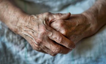 Nachbarn ahnten nichts: Frau lag wohl zwei Jahre tot in ihrer Wohnung