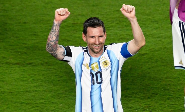 Lionel Messi steht mit Argentinien im Halbfinale der WM 2026. Foto: APA-Images / AP / Reed Hoffmann
