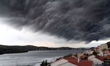 Heftige Unwetter am Mittelmeer: Behörden rufen Alarmstufe Rot aus
