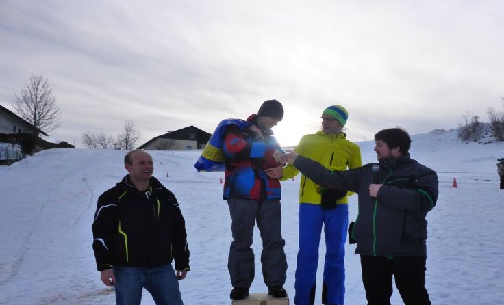 vlnr Jvp Obmann Martin Gruber, Sieger Joachim Karl, 2. Florian Gruber, Moderator Tobias Pumberger