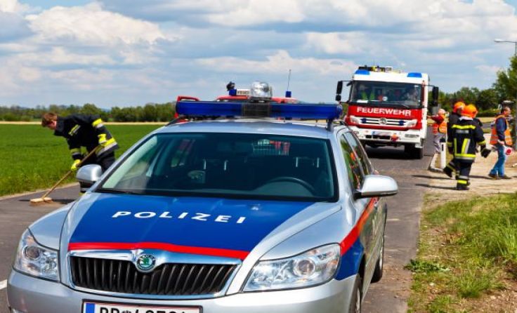 Die Feuerwehr Kobernaußen führte die Aufräum- und Bergungsarbeiten durch. Symbolfoto: Wodicka