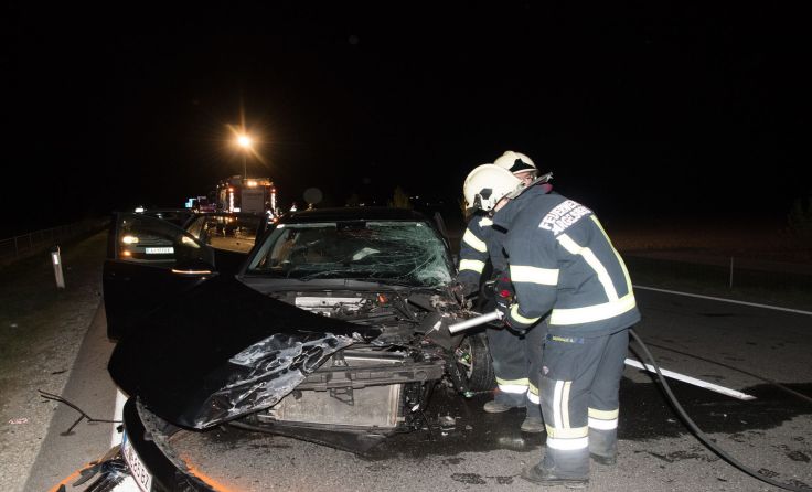 Der Verkehrsunfall auf der B309 forderte ein Todesopfer. Fotos: FOTOKERSCHI.AT/KERSCHBAUMMAYR