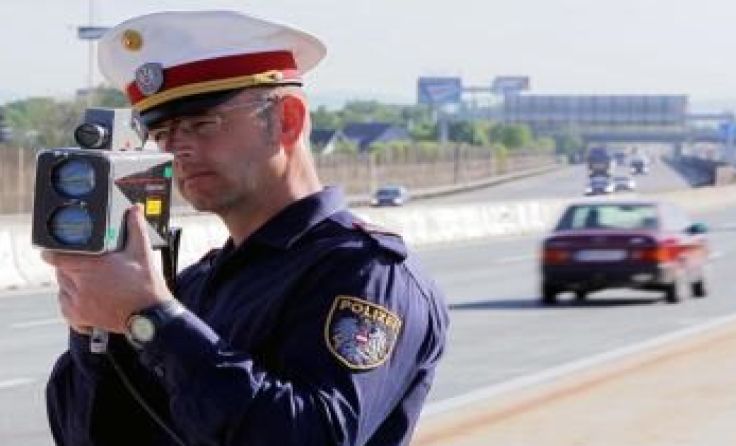 Besonders eilig hatte es der junge Paschinger, jetzt ist der Führerschein weg. Symbolfoto: Weihbold