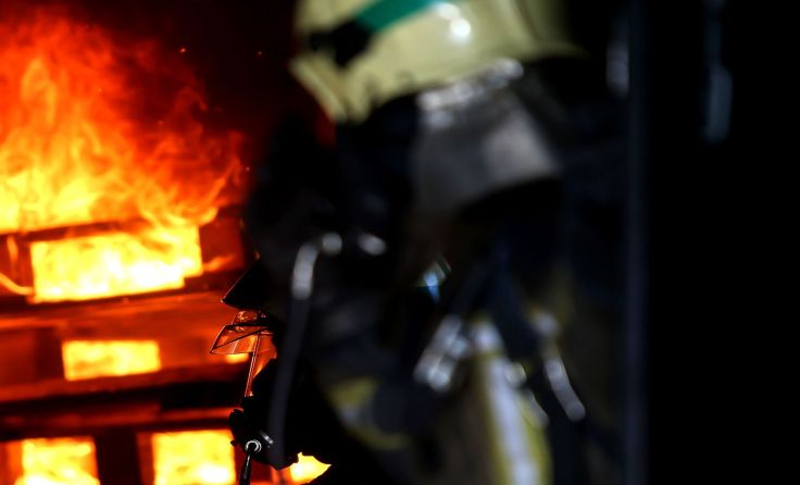 Fünf Feuerwehren mit 40 Mann waren auf der A8 im Einsatz. Symbolfoto: Weihbold