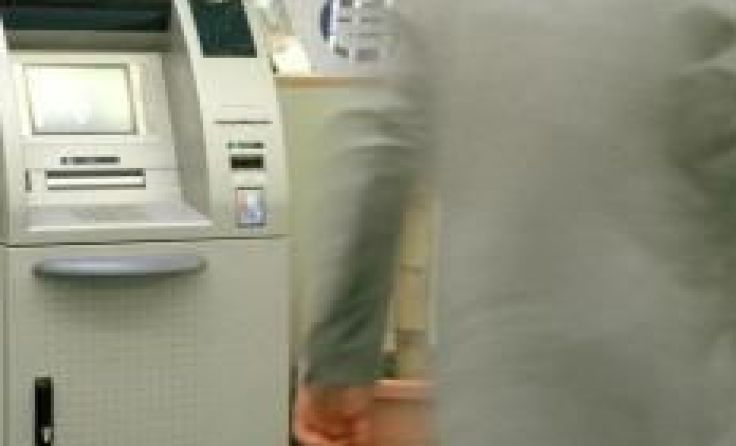 Von der Ablage eines Überweisungsautomaten wurde die Geldbörse gestohlen. Symbolfoto: Wodicka