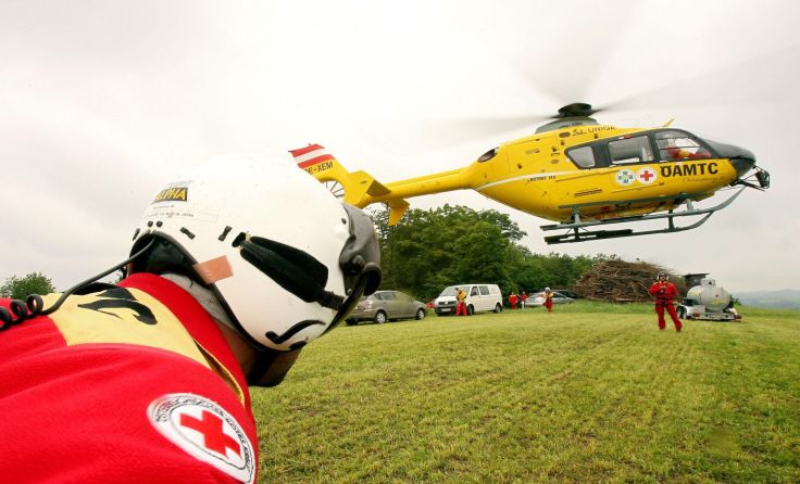 Ein Großaufgebot an Rettungskräften war nach dem Absturz im Einsatz. Symbolfoto: Weihbold