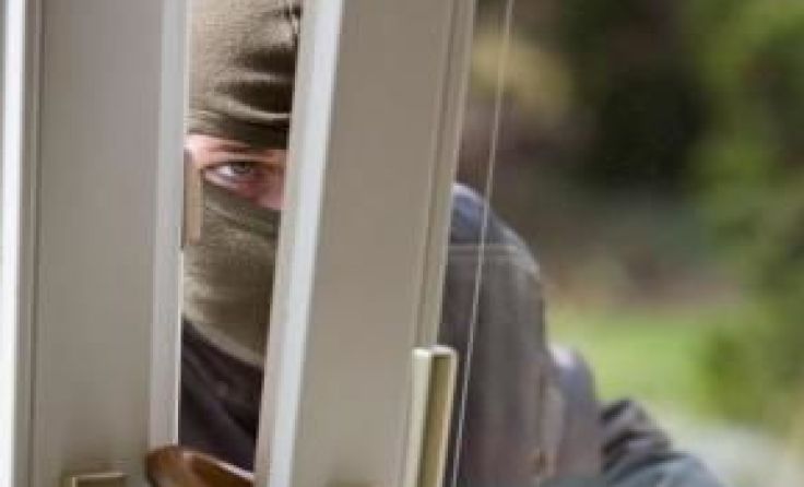 Die Einbrecher kamen durch ein ebenerdig gelegenes Schlafzimmerfenster ins Haus. Symbolfoto: Wodicka