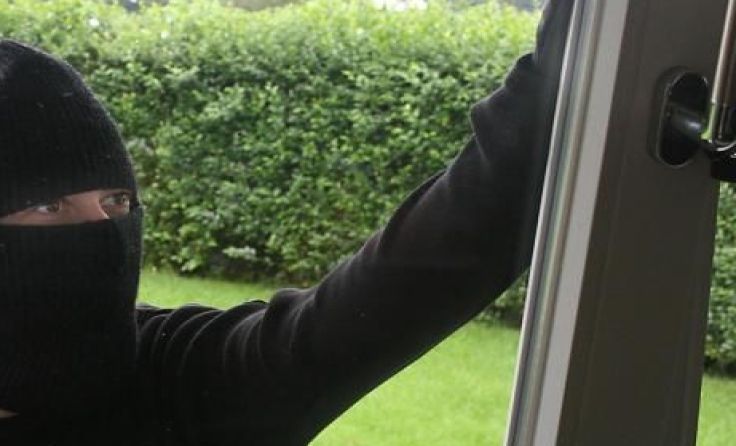 Der Einbrecher gelangte durch ein ebenerdiges Fenster in das Haus. Symbolfoto: Wodicka