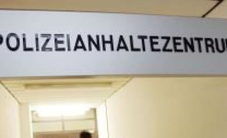 Der 23-Jährige wurde in das Polizeianhaltezentrum gebracht. Symbolfoto: Weihbold