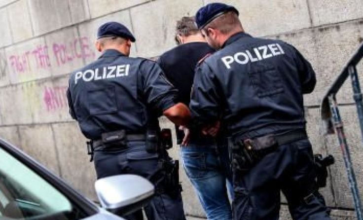 Insgesamt wurden bei dem Einsatz vier Personen festgenommen. Symbolfoto: Weihbold