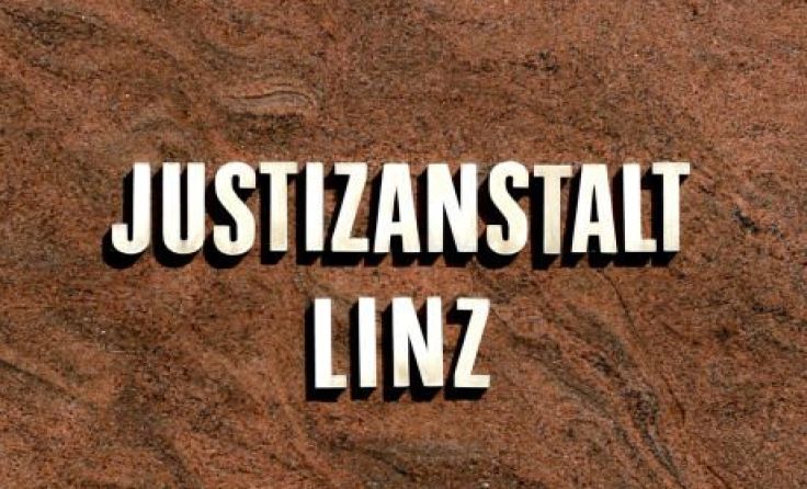 Der 19-Jährige wurde in die Justizanstalt Linz gebracht. Symbolfoto: Weihbold
