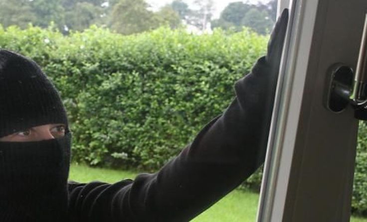 Der Täter zwängte ein Fenster auf und gelangte so in die Gaststube. Symbolfoto: Wodicka