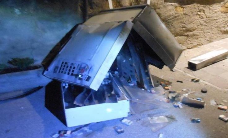 Der Automat wurde bei der Explosion völlig zerstört. Foto: Polizei