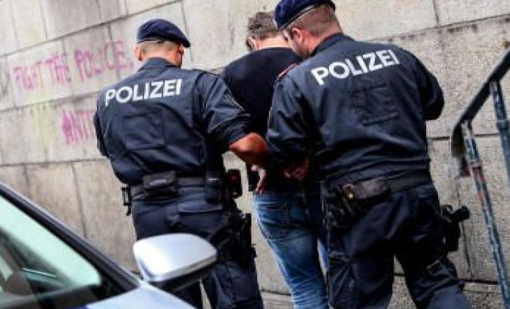 Der 42-Jährige wurde festgenommen und ins Polizeianhaltezentrum Linz gebracht. Symbolfoto: Weihbold
