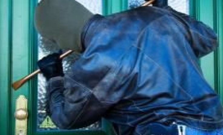 Die Täter erbeuteten Uhren, Schmuck sowie eine hohe Summe Bargeld. Symbolfoto: Wodicka