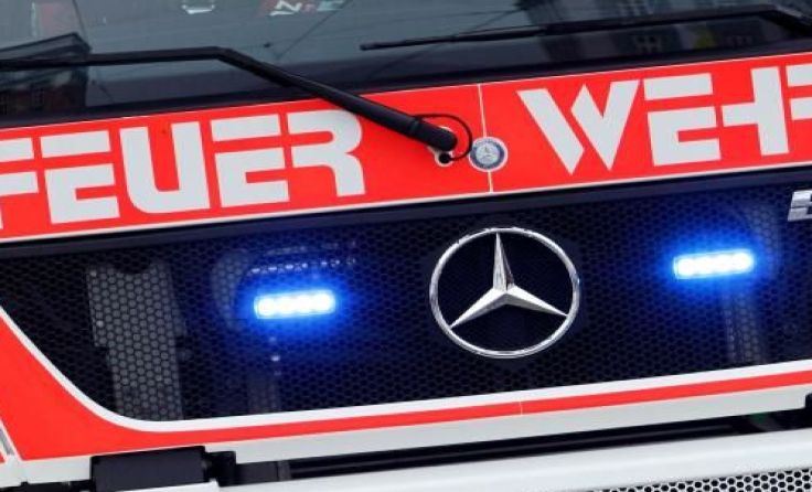 Trotz 14 im Einsatz stehender Feuerwehren brannte die Halle zur Gänze ab. Symbolfoto: Weihbold